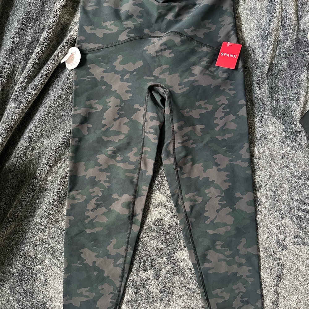 SPANX Black Camouflage Booty Boost 7/8 Leggings